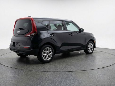 Used 2025 Kia Soul LX w/ LX Technology Package FWD image 9