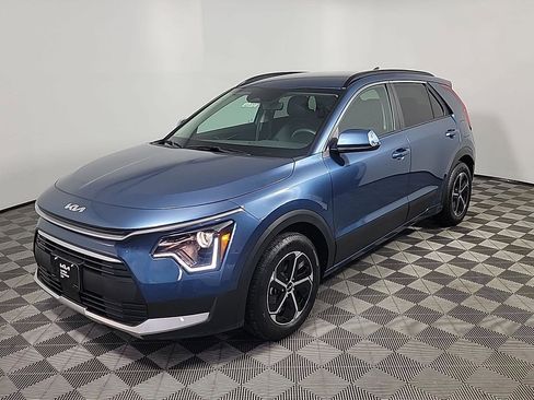 Used 2025 Kia Niro EX image 12
