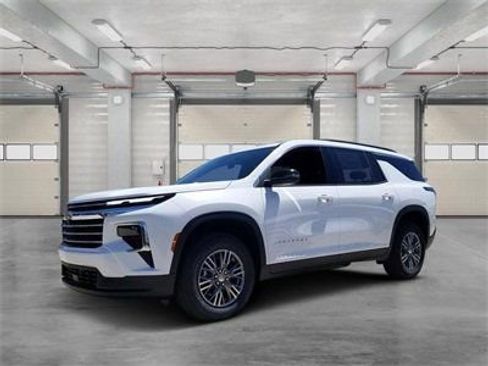 New 2025 Chevrolet Traverse LT image 3