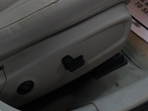 Used 2011 Chrysler 300 Limited w/ Luxury Group image 11