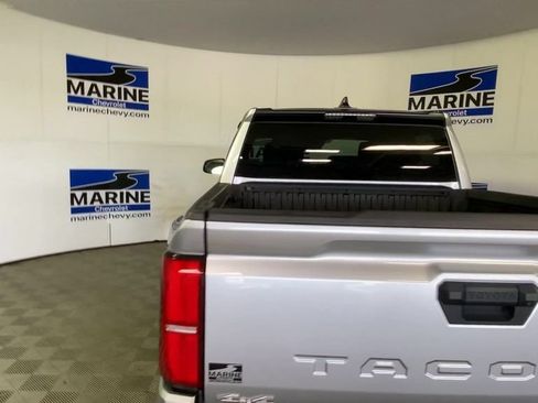 Used 2024 Toyota Tacoma SR5 AWD/4WD image 9