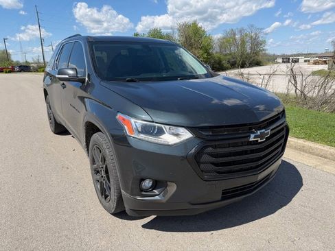Used 2021 Chevrolet Traverse LT FWD image 2