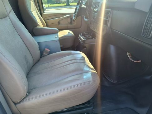 Used 2015 Chevrolet Express 2500 RWD image 19