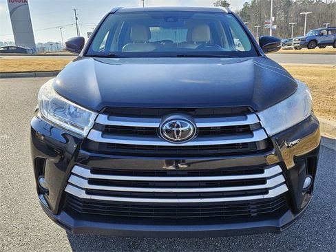 Used 2019 Toyota Highlander XLE image 2