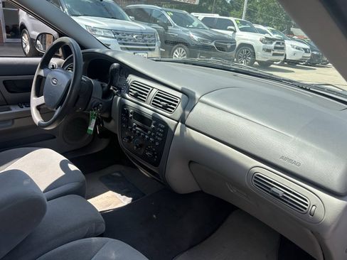 Used 2004 Ford Taurus SE FWD image 24