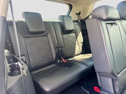 Used 2025 Volkswagen Atlas SE image 26