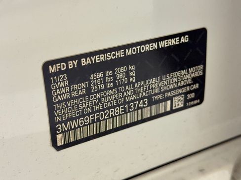 Certified 2024 BMW 330i Sedan w/ Convenience Package RWD image 32