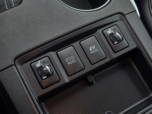 Used 2016 Toyota Camry XLE image 30