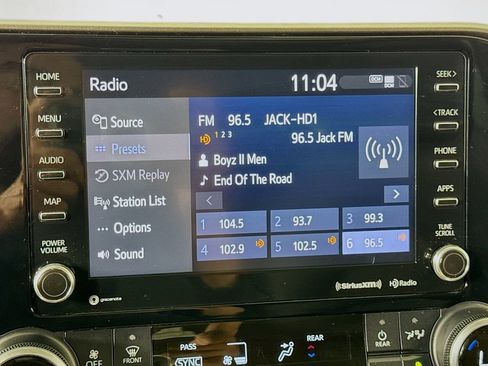 Used 2020 Toyota Highlander XLE AWD/4WD image 29