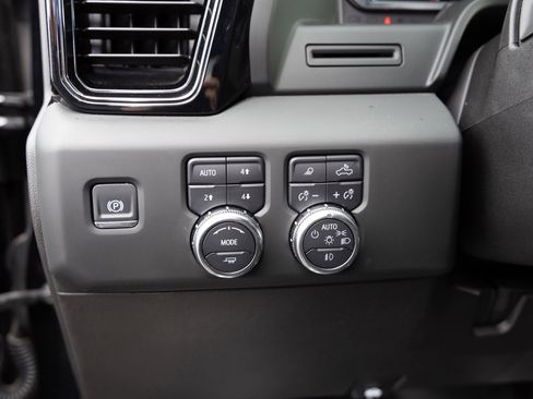 Used 2024 GMC Sierra 2500 AT4 AWD/4WD image 15