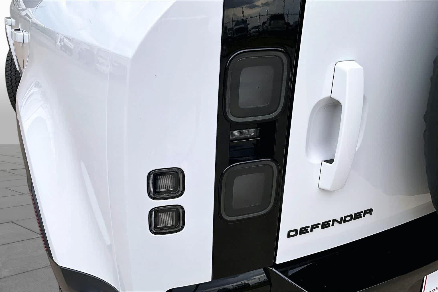 Used 2026 Land Rover Defender 110 S AWD/4WD image 27