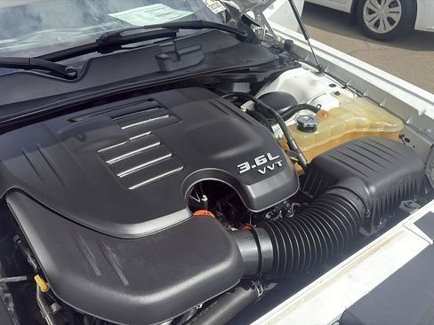 Used 2019 Dodge Challenger SXT RWD image 27