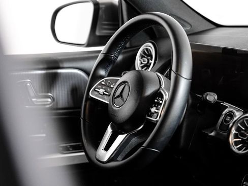 Used 2023 Mercedes-Benz EQB 250+ image 11