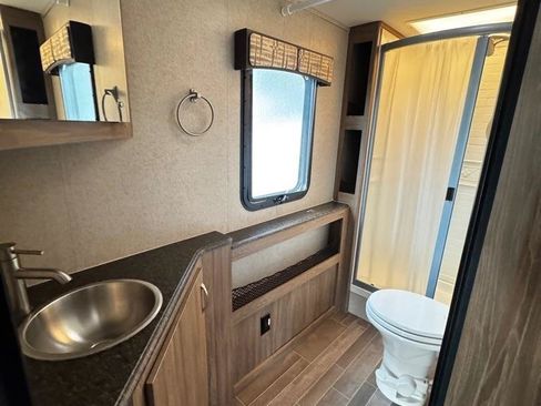 Used 2017 Ford E-450 and Econoline 450 Super Duty w/ Motorhome Prep Package RWD image 31