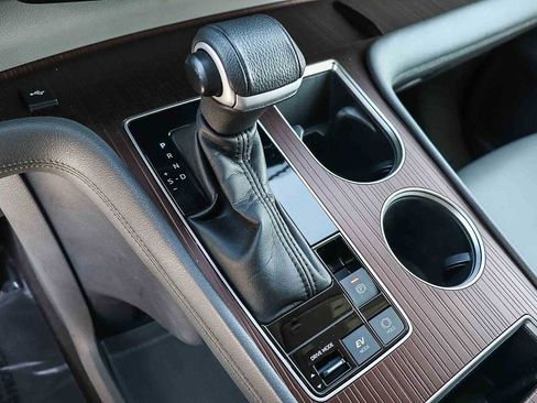 Used 2022 Toyota Sienna XLE image 27