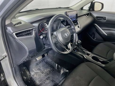 Used 2022 Toyota Corolla Cross LE AWD/4WD image 9