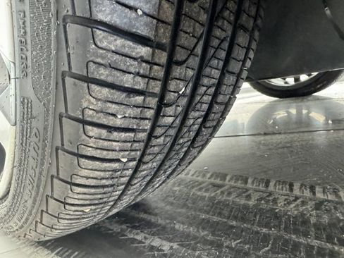 Used 2025 BMW 330i Sedan w/ Convenience Package image 11