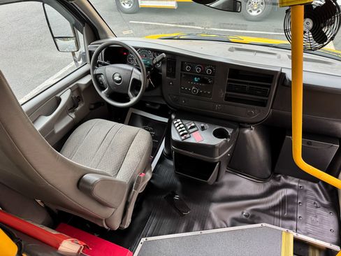 Used 2014 Chevrolet Express 3500 image 29