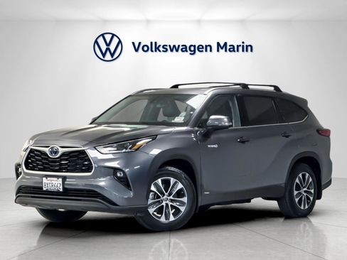 Used 2021 Toyota Highlander XLE image 1