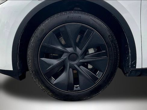 Used 2024 Tesla Model Y Long Range AWD/4WD image 33