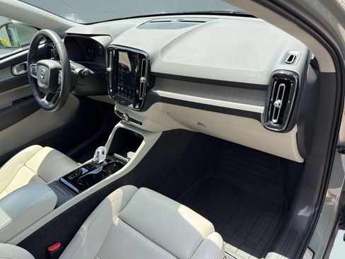 Certified 2024 Volvo XC40 B5 Plus AWD/4WD image 31