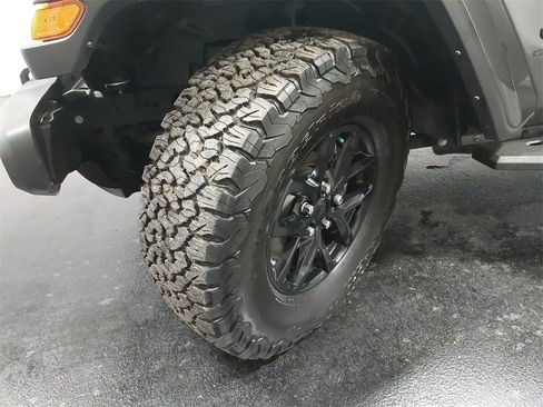 Used 2022 Jeep Gladiator Sport image 31