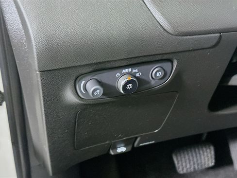 Used 2023 Buick Encore GX Select w/ Sport Touring Package FWD image 17