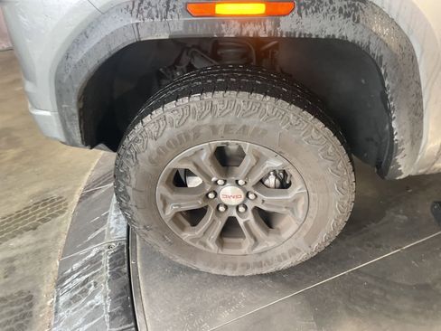 Used 2023 GMC Canyon Elevation image 9