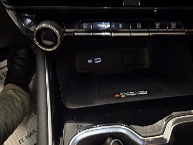 Used 2025 Chevrolet Traverse RS w/ LPO, Floor Liner Package AWD/4WD image 31