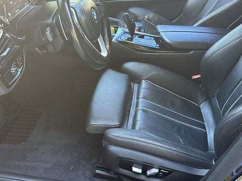Used 2019 BMW 540i xDrive AWD/4WD image 18