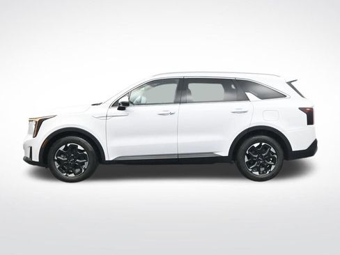 Used 2024 Kia Sorento S image 10
