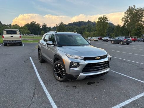 Used 2023 Chevrolet TrailBlazer LT w/ Convenience Package AWD/4WD image 1
