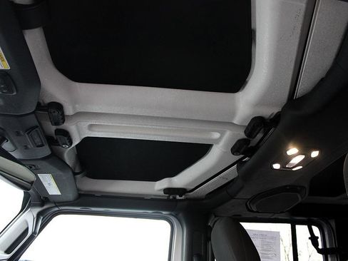 Used 2022 Jeep Wrangler Unlimited Rubicon w/ Cold Weather Group image 37