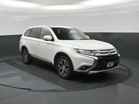 Used 2018 Mitsubishi Outlander SE AWD/4WD image 3