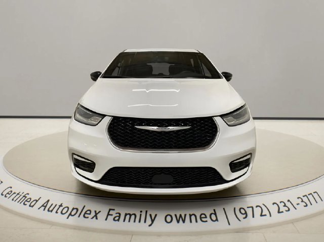 Used 2025 Chrysler Pacifica Select FWD image 8