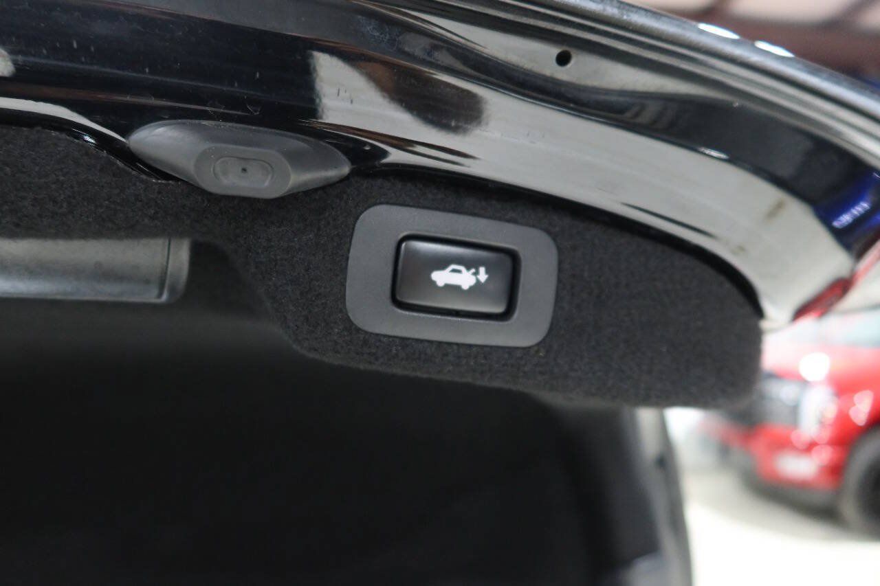 Used 2012 Lexus LS 460 w/ Comfort Pkg RWD image 28
