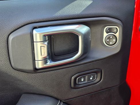 Used 2020 Jeep Wrangler Unlimited Sahara image 20