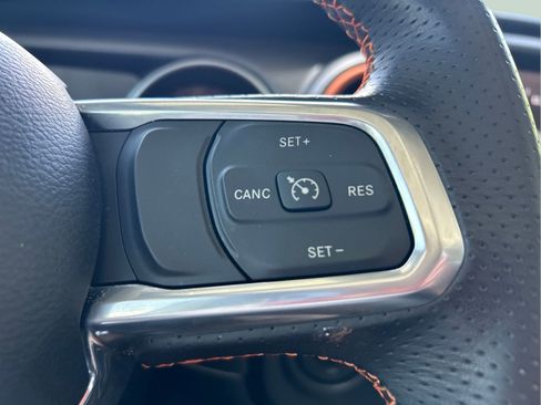 Used 2023 Jeep Gladiator Mojave AWD/4WD image 15