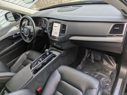 Used 2023 Volvo XC90 B5 Core w/ Climate Package image 36