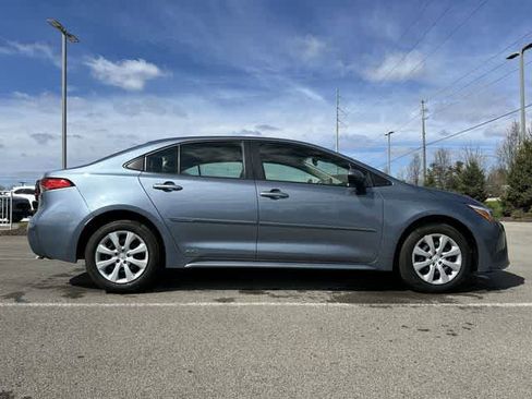 Used 2025 Toyota Corolla LE image 3