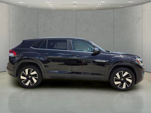 Used 2025 Volkswagen Atlas Cross Sport SE FWD image 6