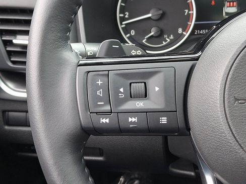 Used 2023 Nissan Rogue SV w/ SV Premium B Package image 21