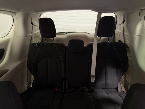 Used 2024 Chrysler Voyager LX image 19