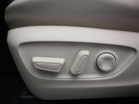 Used 2022 Toyota Highlander XLE image 10