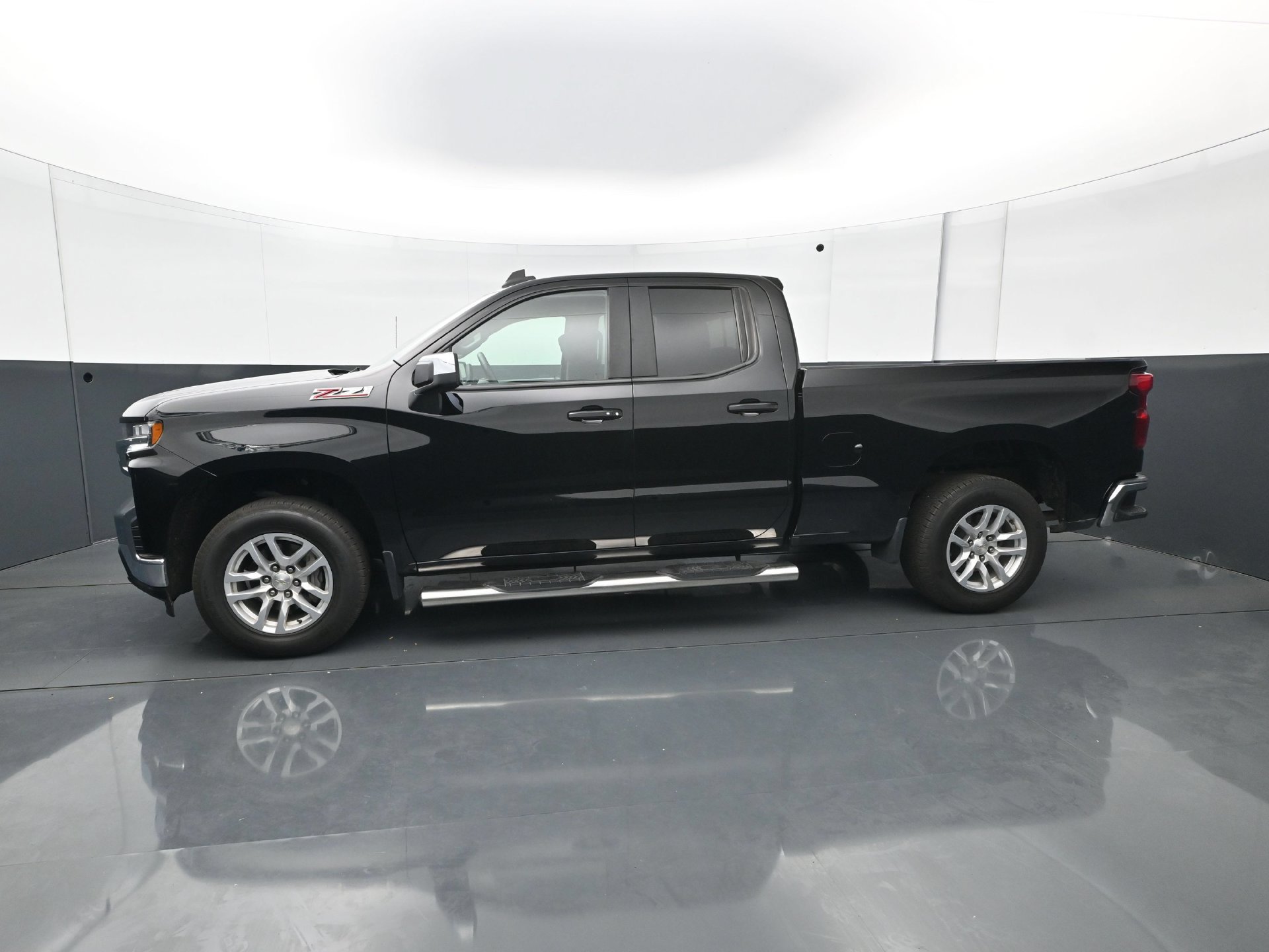 Used 2021 Chevrolet Silverado 1500 LT w/ Z71 Off-Road Package AWD/4WD image 3