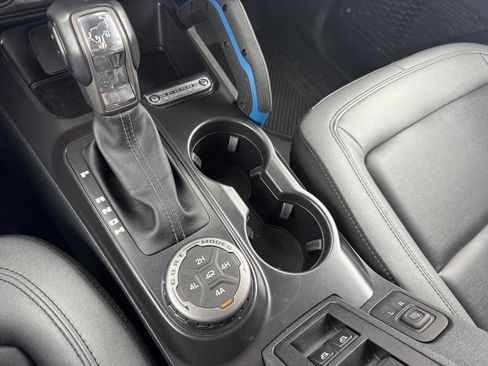 Used 2024 Ford Bronco Black Diamond w/ Sasquatch Package image 14