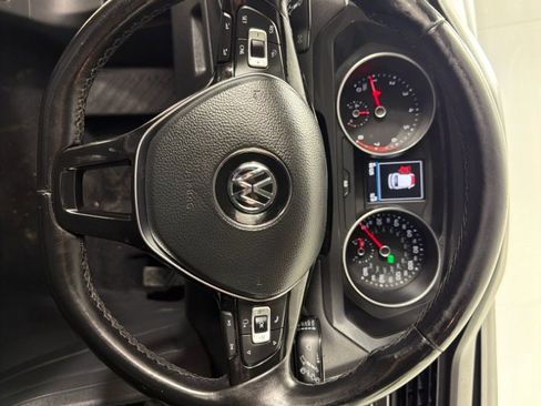 Used 2018 Volkswagen Tiguan SE w/ 18" Alloy Wheels Package image 15