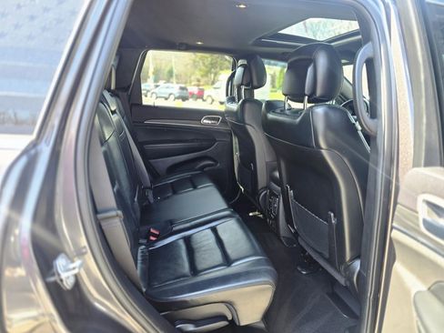 Used 2019 Jeep Grand Cherokee Limited w/ Trailer Tow Group IV image 17