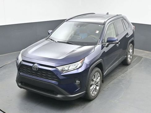 Used 2019 Toyota RAV4 XLE Premium FWD image 21