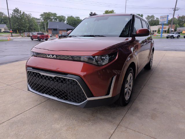 Used 2025 Kia Soul LX FWD image 3